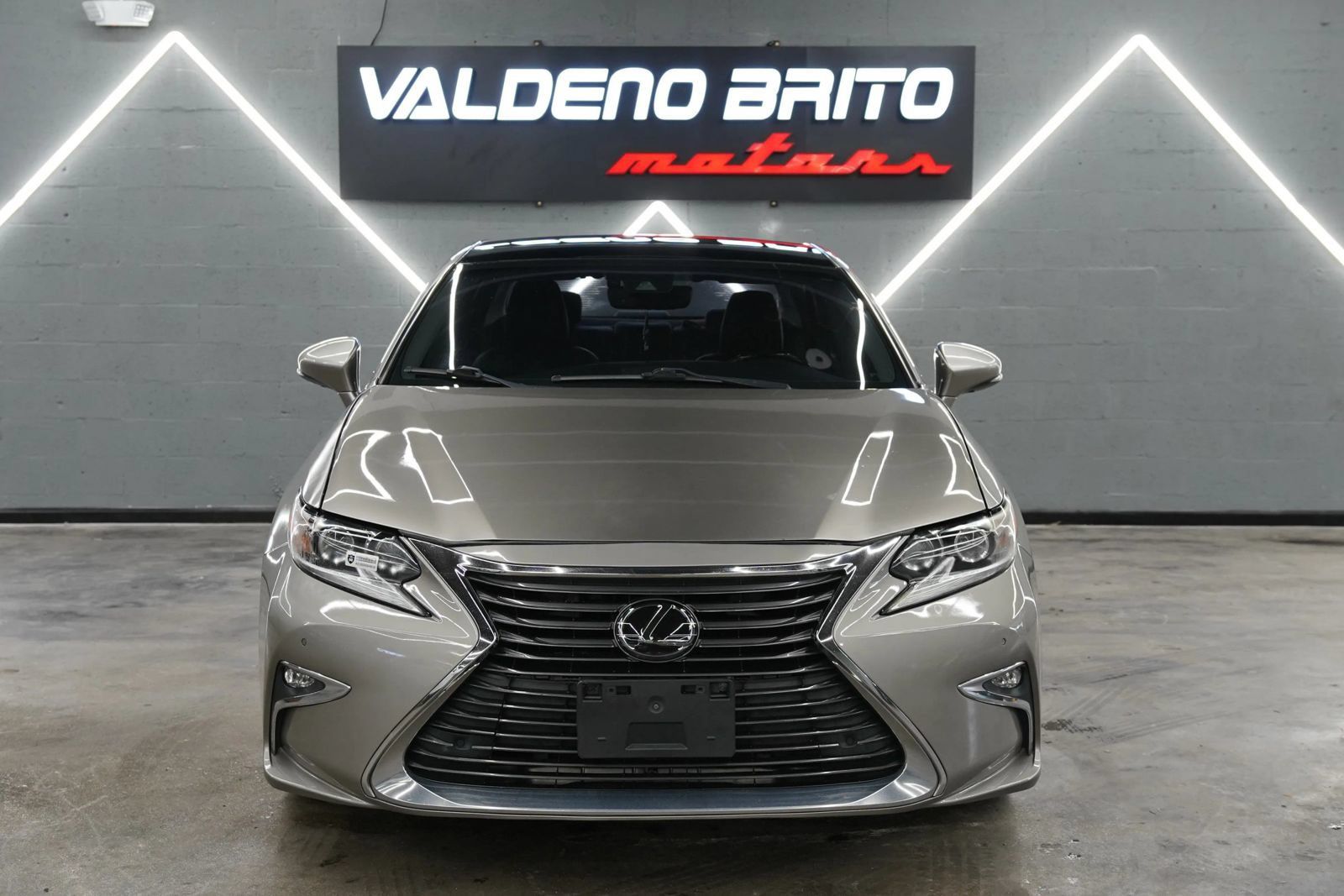 Used 2017 Lexus ES 350 w/ Luxury Package FWD image 3