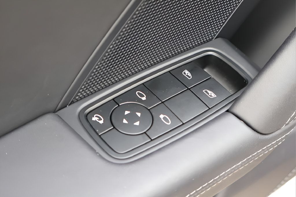 Used 2024 Porsche 911 AWD/4WD image 12