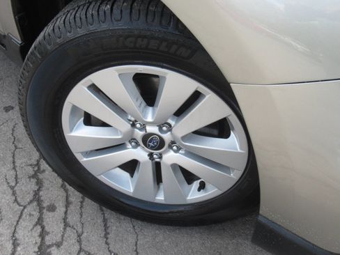 Used 2016 Subaru Outback 2.5i Premium AWD/4WD image 4