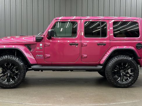Used 2024 Jeep Wrangler Unlimited Sahara w/ Technology Group AWD/4WD image 2