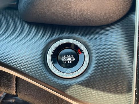 Used 2024 Jeep Grand Cherokee L Laredo image 18