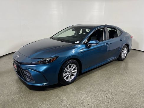 Used 2025 Toyota Camry LE FWD image 7