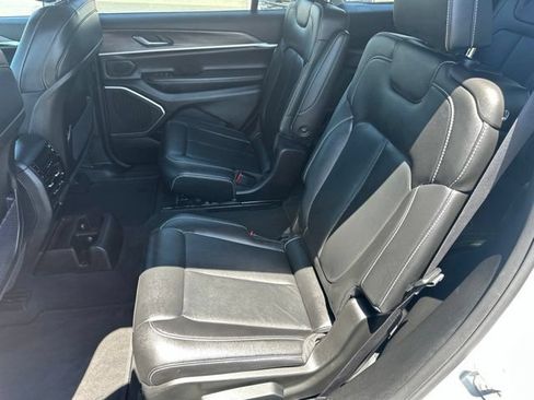 Used 2023 Jeep Grand Cherokee L Limited w/ Black Appearance Package AWD/4WD image 27