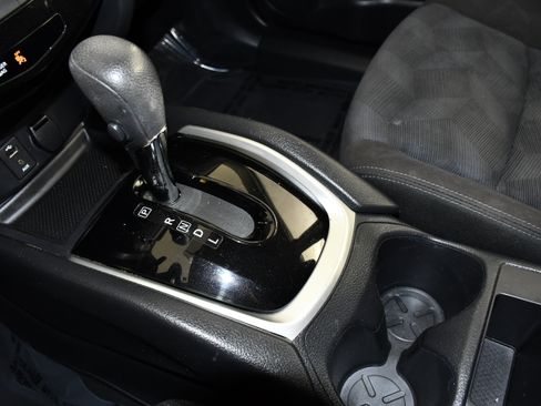 Used 2015 Nissan Rogue S AWD/4WD image 29