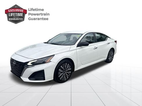 Certified 2025 Nissan Altima 2.5 SV FWD image 1