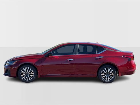 New 2025 Nissan Altima 2.5 SV image 2