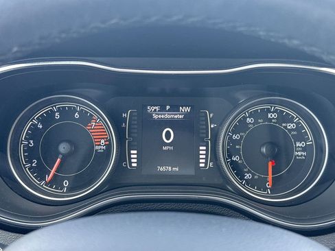 Used 2019 Jeep Cherokee Latitude Plus w/ Cold Weather Group AWD/4WD image 10