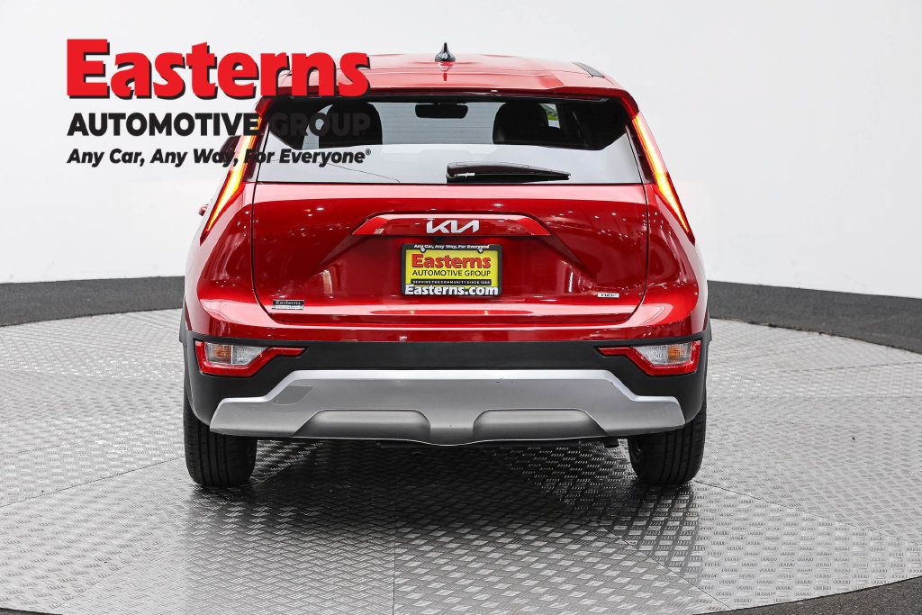 Used 2025 Kia Niro LX FWD image 8
