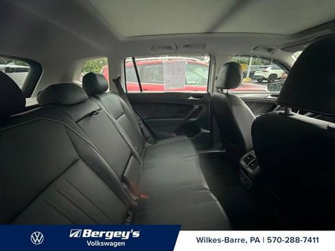Used 2024 Volkswagen Tiguan SE w/ Panoramic Sunroof Package AWD/4WD image 19