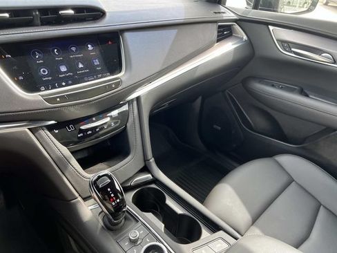 Certified 2024 Cadillac XT5 Luxury w/ LPO, Floor Liner Package AWD/4WD image 29