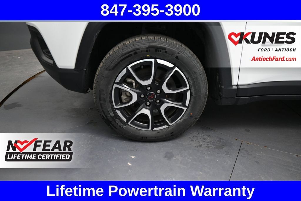 Used 2025 Jeep Compass Trailhawk AWD/4WD image 13
