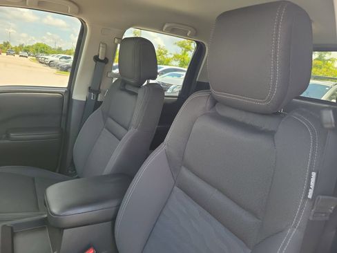 Used 2024 Nissan Frontier SV w/ SV Convenience Package RWD image 16