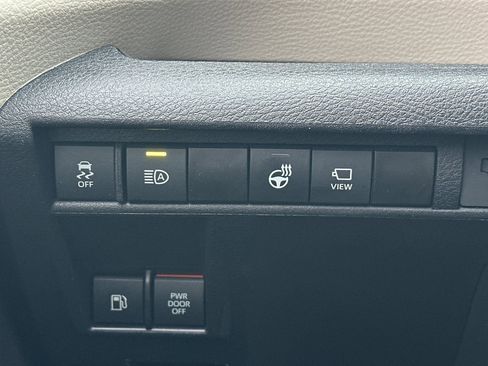 Used 2023 Toyota Sienna Platinum image 41