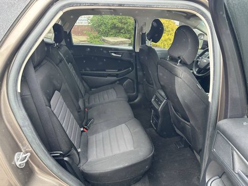 Used 2019 Ford Edge SE FWD image 25
