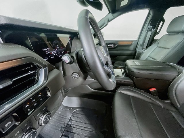 Used 2025 GMC Yukon Denali AWD/4WD image 23