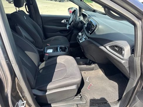 Used 2018 Chrysler Pacifica Touring Plus w/ S Appearance Package FWD image 6