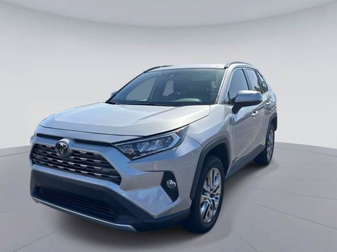 Used 2020 Toyota RAV4 Limited FWD image 8