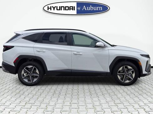 Certified 2025 Hyundai Tucson SEL AWD/4WD image 4