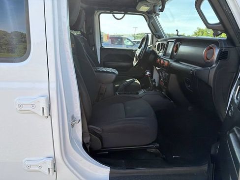 Used 2023 Jeep Gladiator Mojave w/ Cold Weather Group AWD/4WD image 29
