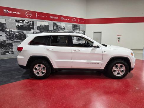 Used 2016 Jeep Grand Cherokee Laredo w/ Quick Order Package 23E AWD/4WD image 2
