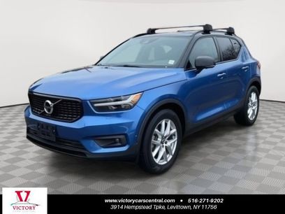 Used 2021 Volvo XC40 T5 R-Design w/ Advanced Package