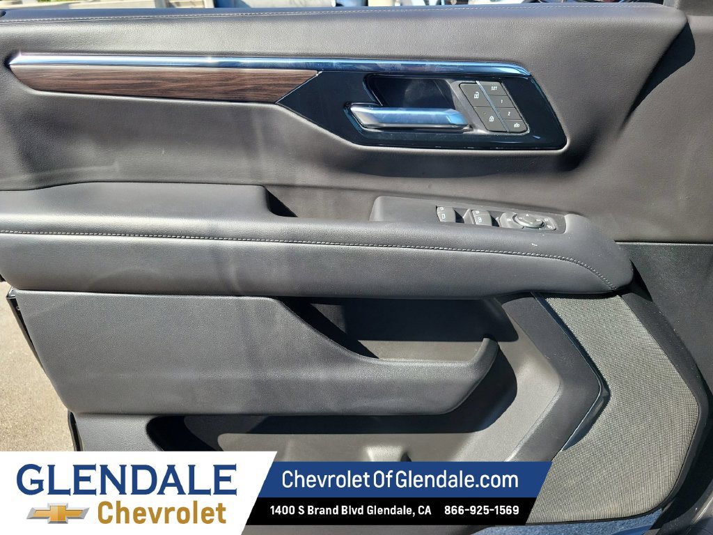 Certified 2025 Chevrolet Suburban LT AWD/4WD image 37