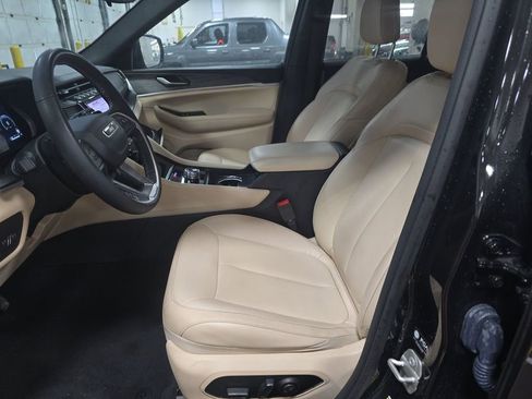 Used 2023 Jeep Grand Cherokee Limited image 14