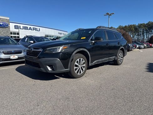 Used 2020 Subaru Outback Premium image 2