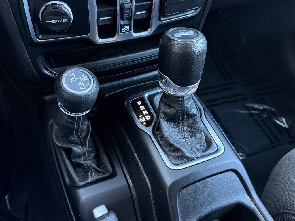 Used 2024 Jeep Wrangler Unlimited Sahara AWD/4WD image 12
