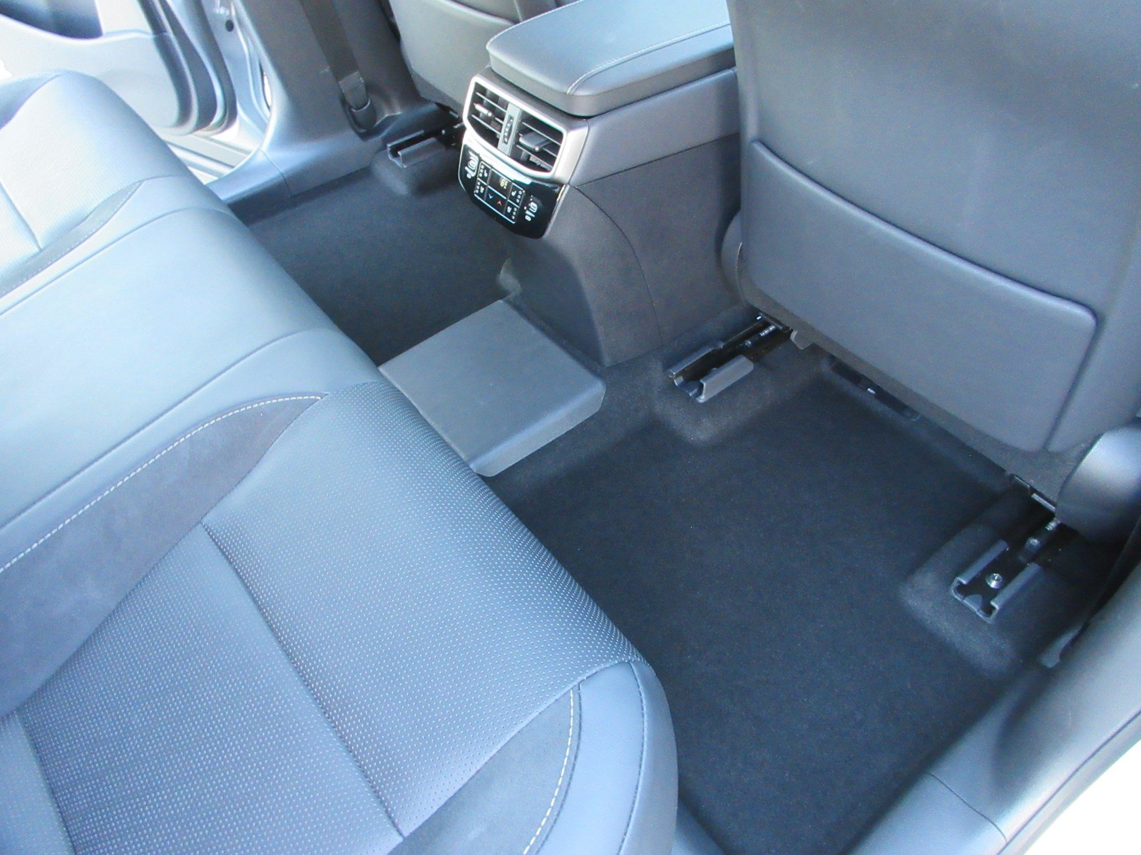Used 2026 Lexus RX 450h AWD w/ Convenience Package image 21