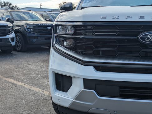 New 2025 Ford Expedition Max Platinum w/ Platinum Ultimate Package image 10