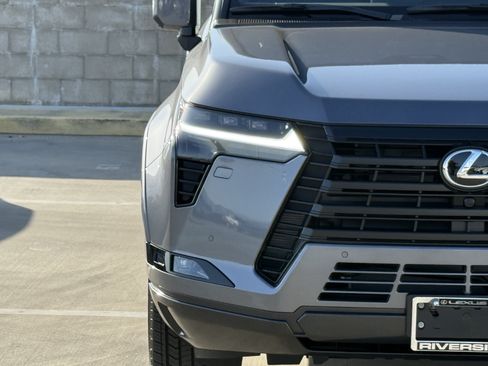 New 2026 Lexus GX 550 AWD/4WD image 7