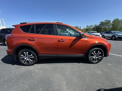 Used 2016 Toyota RAV4 LE AWD/4WD image 9