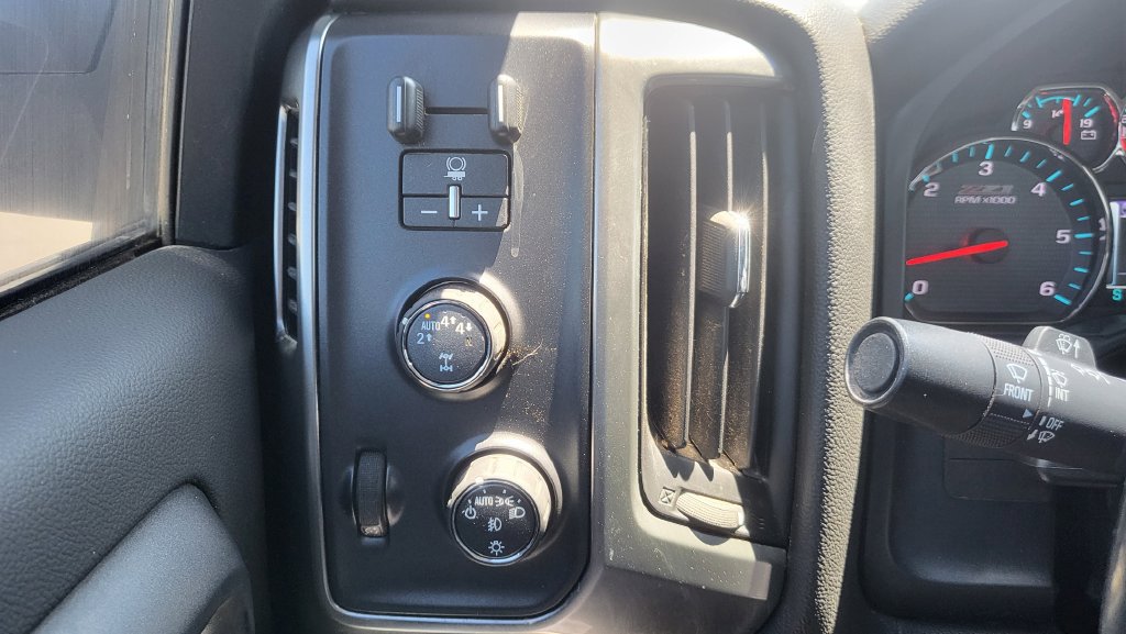 Used 2018 Chevrolet Silverado 1500 LT w/ All Star Edition AWD/4WD image 32