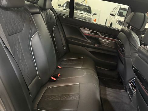 Used 2021 BMW 750i xDrive w/ Executive Package image 28