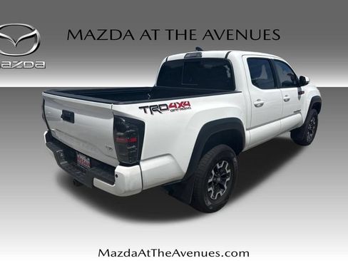 Used 2022 Toyota Tacoma TRD Off-Road w/ Technology Package AWD/4WD image 6