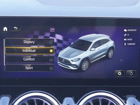 Used 2022 Mercedes-Benz GLA 35 AMG 4MATIC image 27