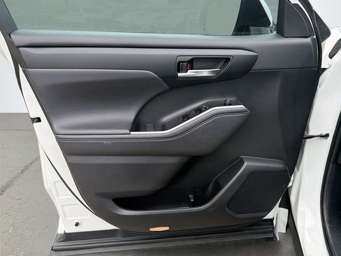 Used 2023 Toyota Highlander XLE image 25