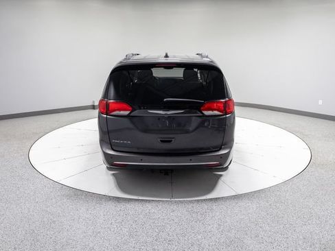 Used 2017 Chrysler Pacifica Touring-L FWD image 30