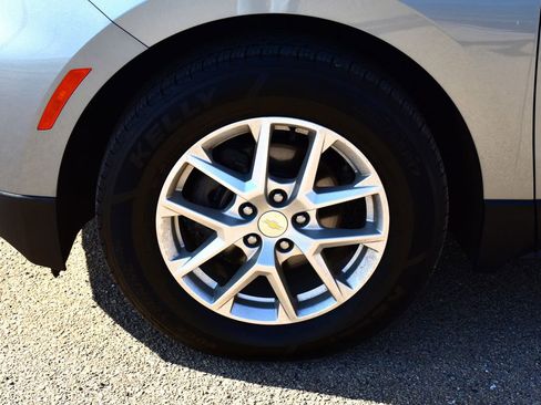 Used 2023 Chevrolet Equinox LT w/ Driver Convenience Package image 6