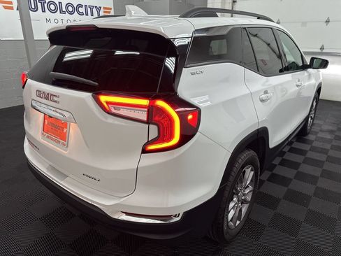 Used 2024 GMC Terrain SLT AWD/4WD image 10