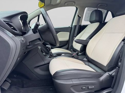 Used 2022 Buick Encore Preferred AWD/4WD image 10