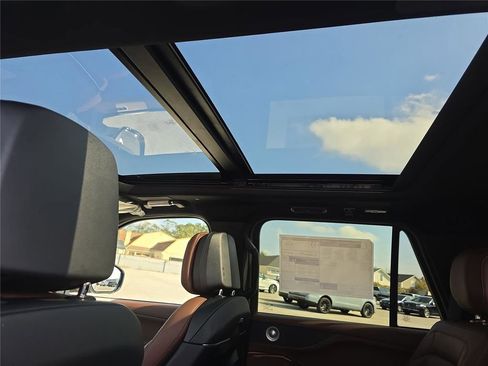 New 2026 Lincoln Navigator Reserve image 25