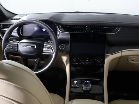 Used 2023 Jeep Grand Cherokee Limited image 33