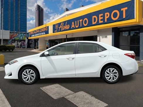 Used 2018 Toyota Corolla LE FWD image 2