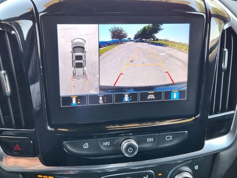 Used 2023 Chevrolet Traverse Premier FWD image 8