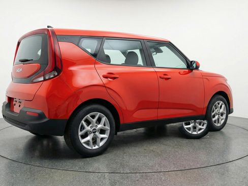 Used 2025 Kia Soul LX w/ LX Technology Package FWD image 9