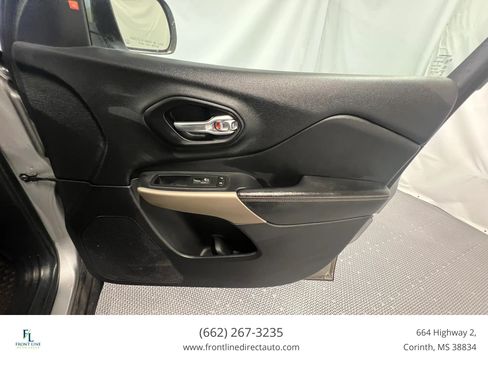 Used 2017 Jeep Cherokee Latitude w/ True North Edition AWD/4WD image 19
