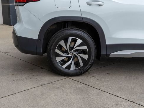 Used 2025 Volkswagen Tiguan S image 28