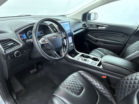 Used 2024 Ford Edge Titanium image 12